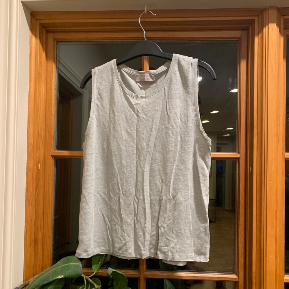 Everlane grey tank top in women’s size M